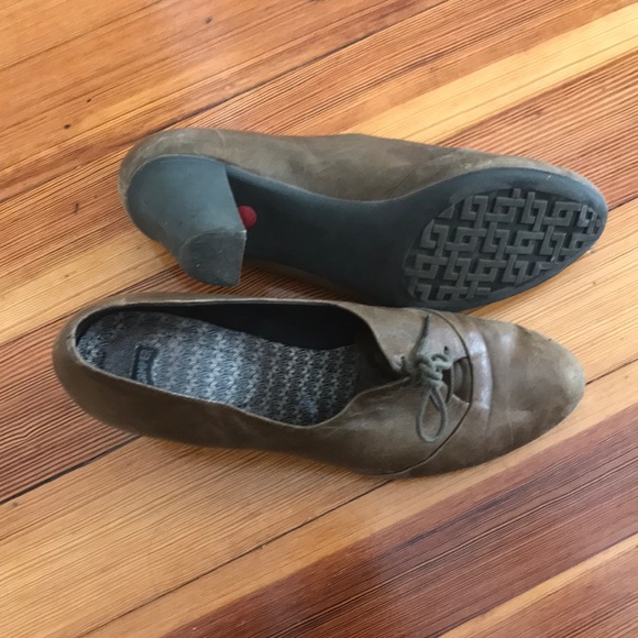 Vintage! Leather school shoes with a gentle heel. - Picture 2 of 2